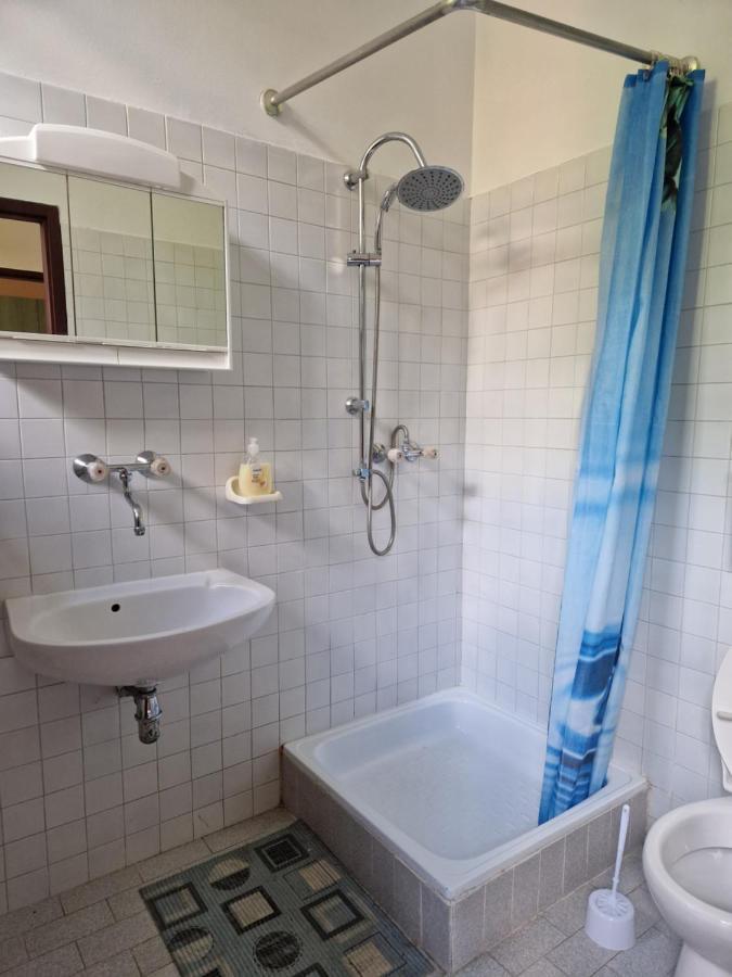 Roza Hotel Es Apartmanhaz เอสแตร์กอม ภายนอก รูปภาพ