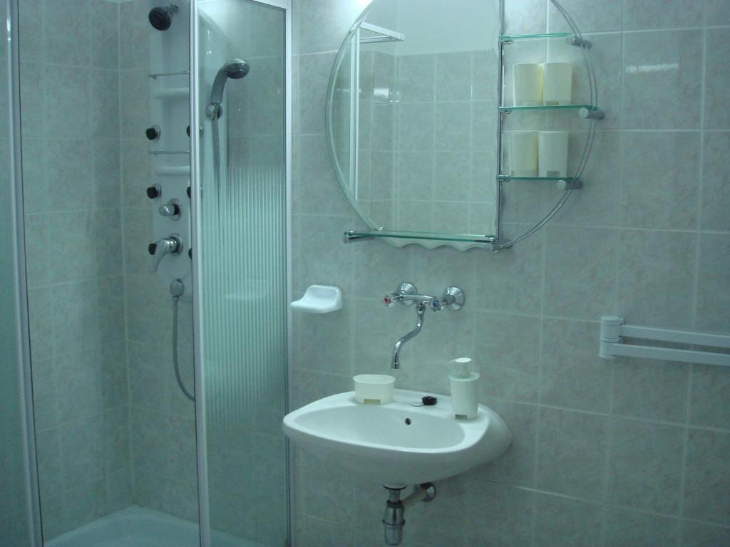 Roza Hotel Es Apartmanhaz เอสแตร์กอม ห้อง รูปภาพ