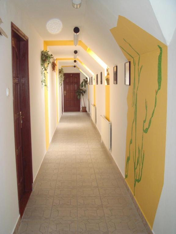 Roza Hotel Es Apartmanhaz เอสแตร์กอม ภายนอก รูปภาพ