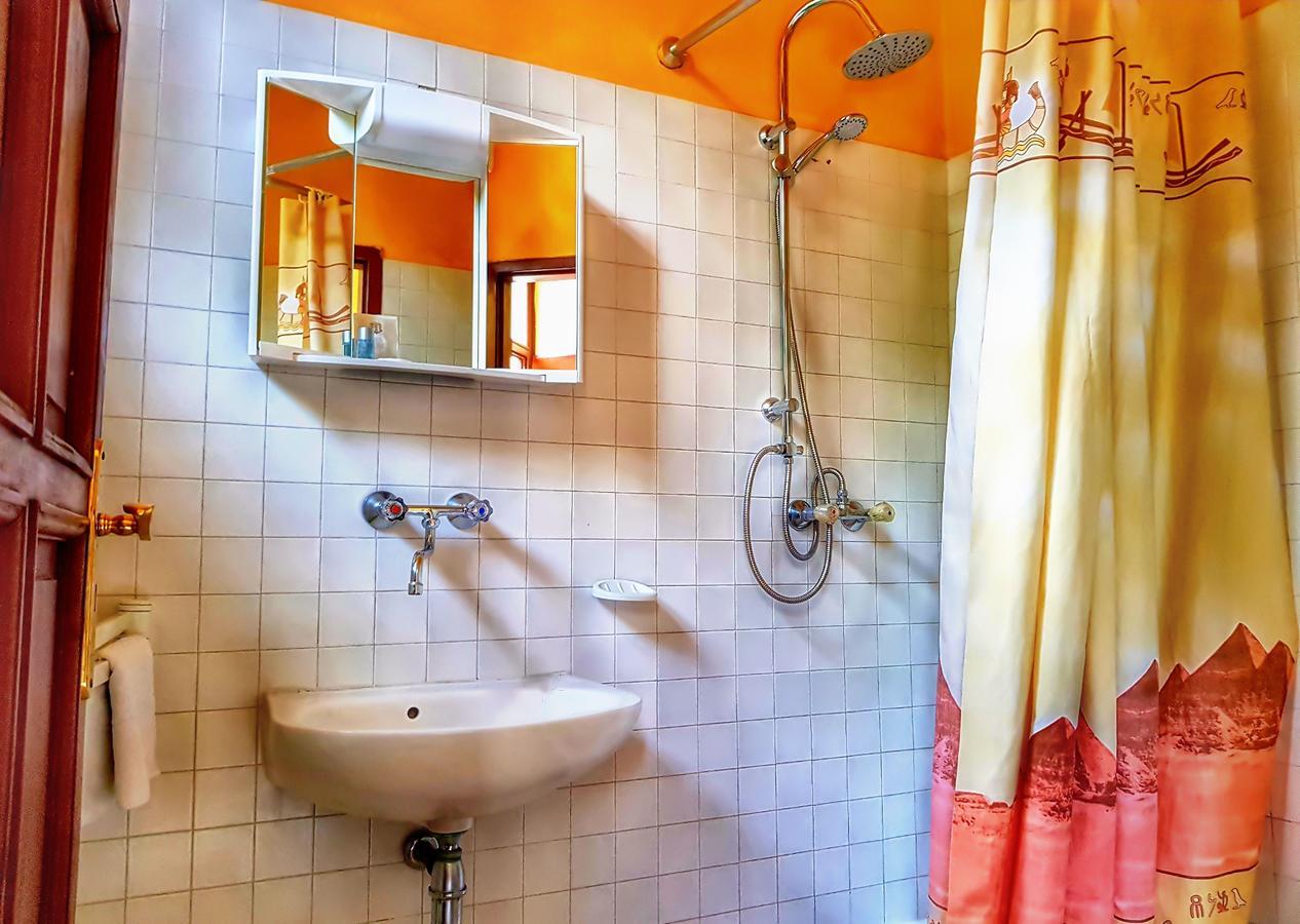 Roza Hotel Es Apartmanhaz เอสแตร์กอม ภายนอก รูปภาพ