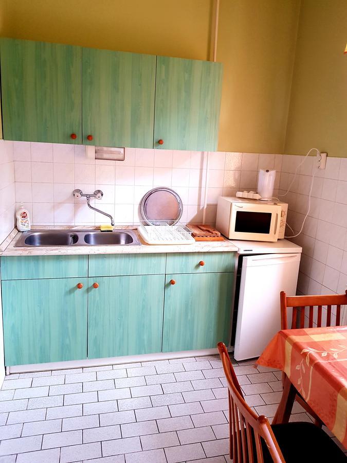 Roza Hotel Es Apartmanhaz เอสแตร์กอม ภายนอก รูปภาพ