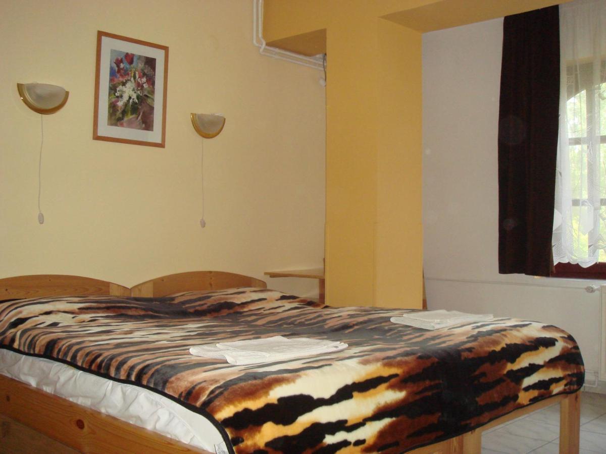 Roza Hotel Es Apartmanhaz เอสแตร์กอม ห้อง รูปภาพ